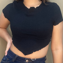 V Front Stripe Engraved Crop Tops